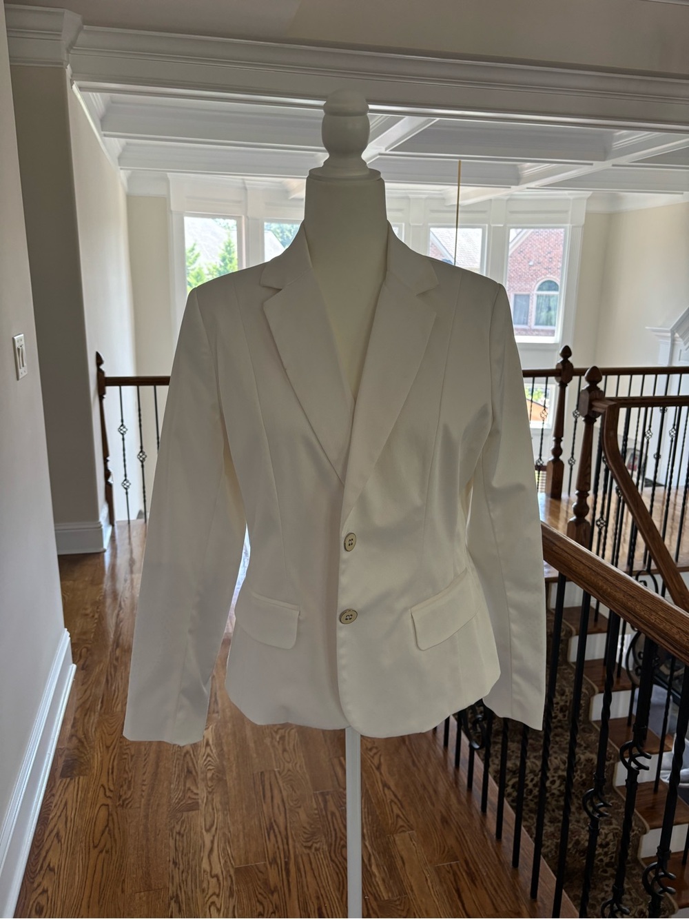 Avenue Women's White Single-Breasted Blazer